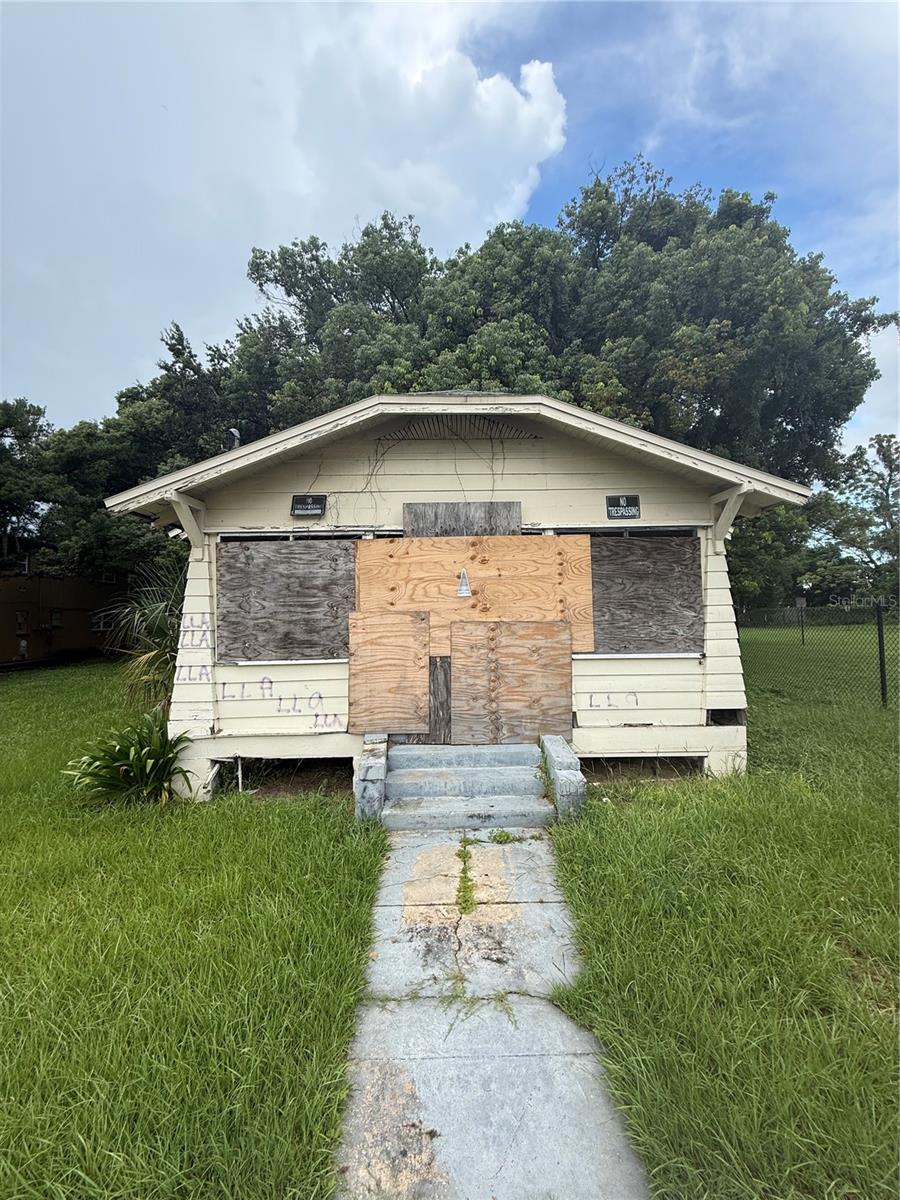 823 W LIVINGSTON STREET