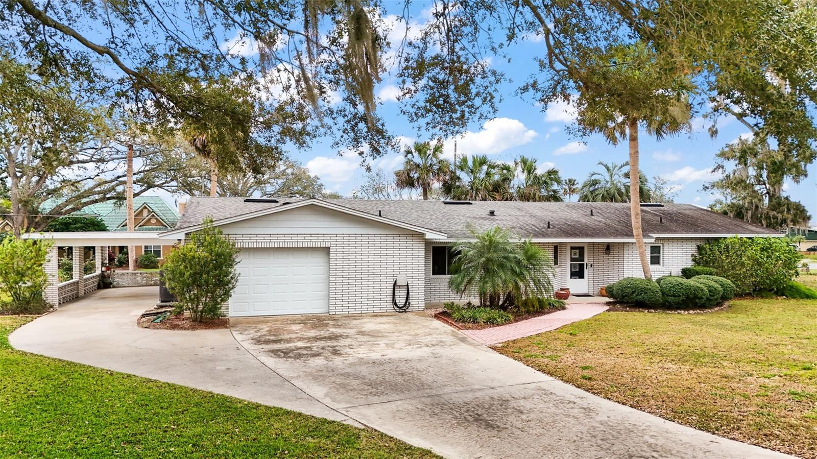 Listing photo 1 for 803 N Shore Dr