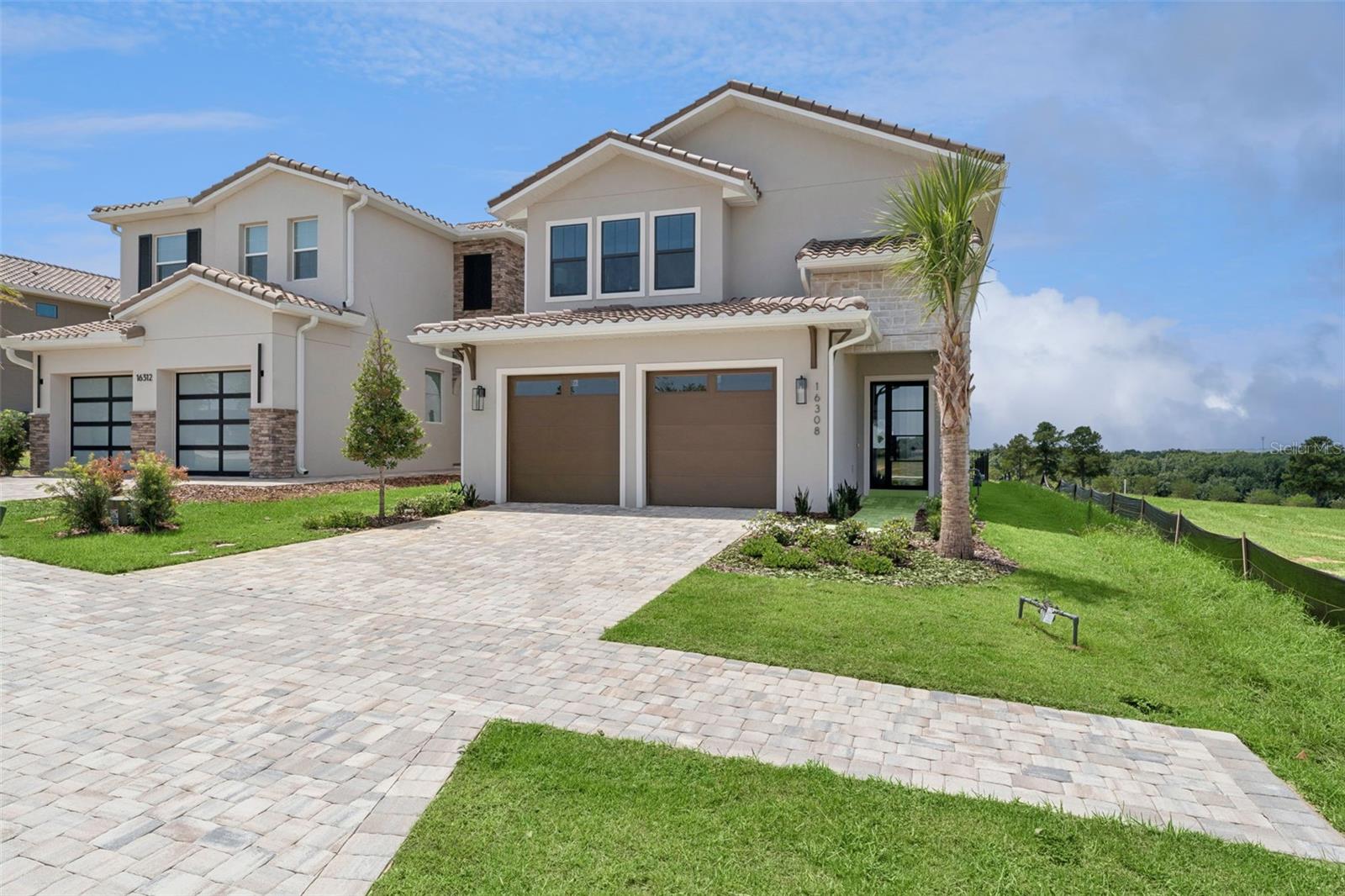 Listing photo 3 for 16308 Vetta Dr