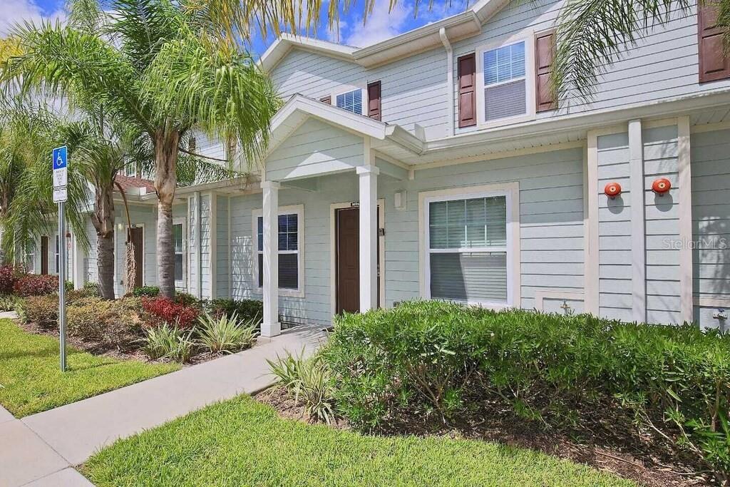 Listing photo 3 for 8905 Shine Dr