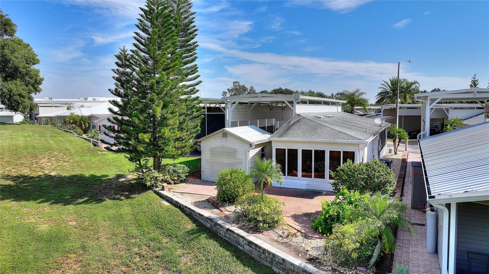 Listing photo 3 for 1144 Deer Creek Blvd