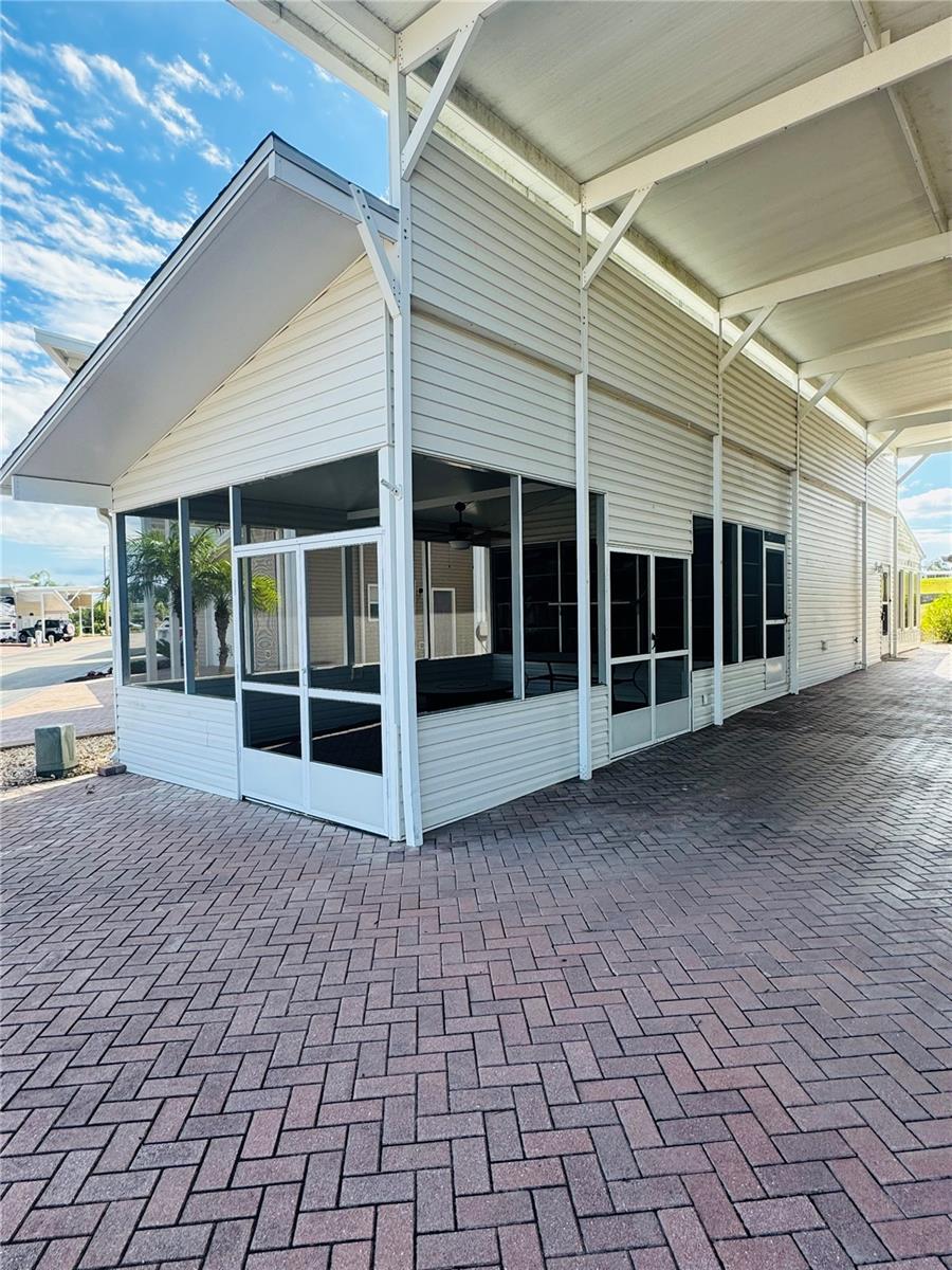 Listing photo 2 for 1144 Deer Creek Blvd