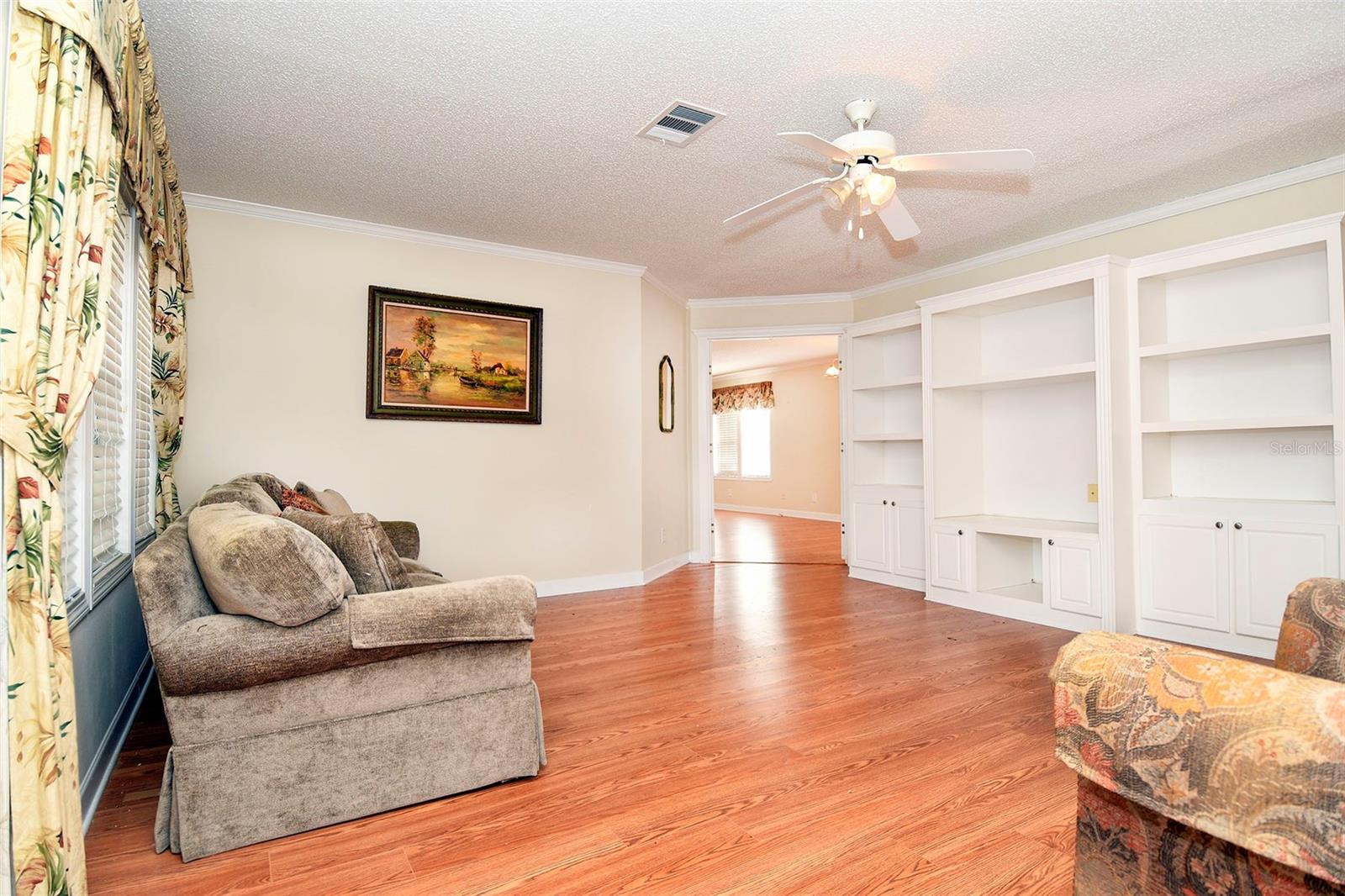 Listing photo 3 for 11642 Martell Ct