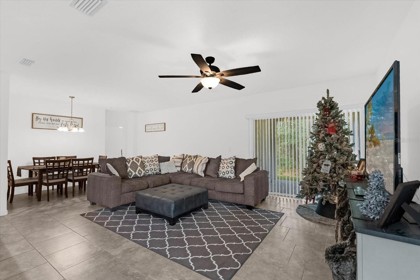 Listing photo 2 for 34625 Salerno Cir