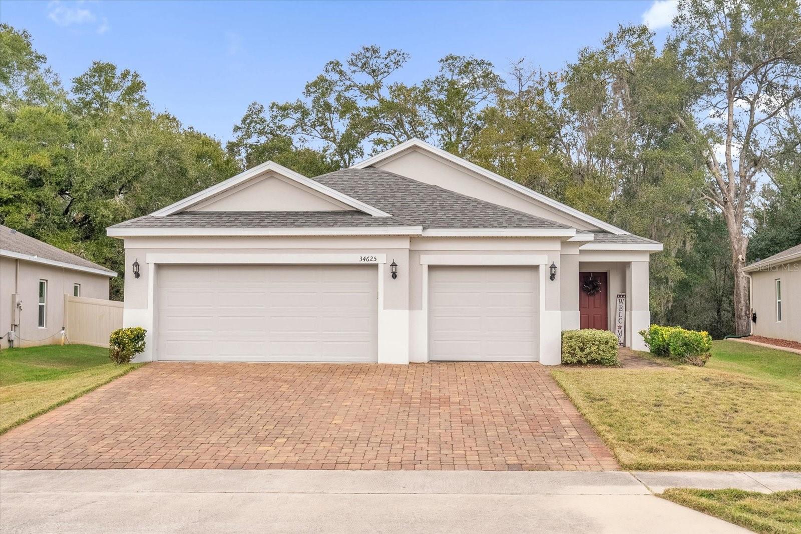 Listing photo 1 for 34625 Salerno Cir