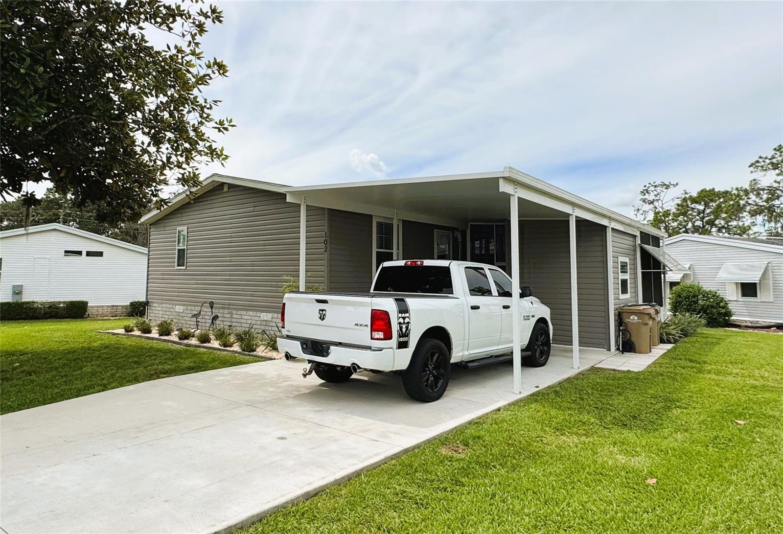 Listing photo 2 for 102 Dogwood Trl