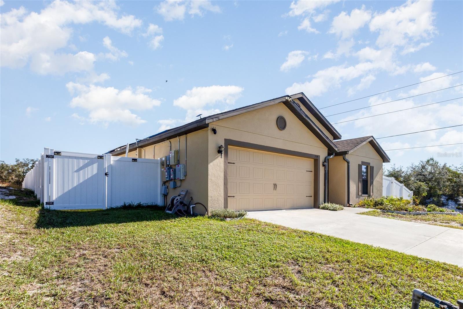 Listing photo 2 for 104 Jasmine Cir