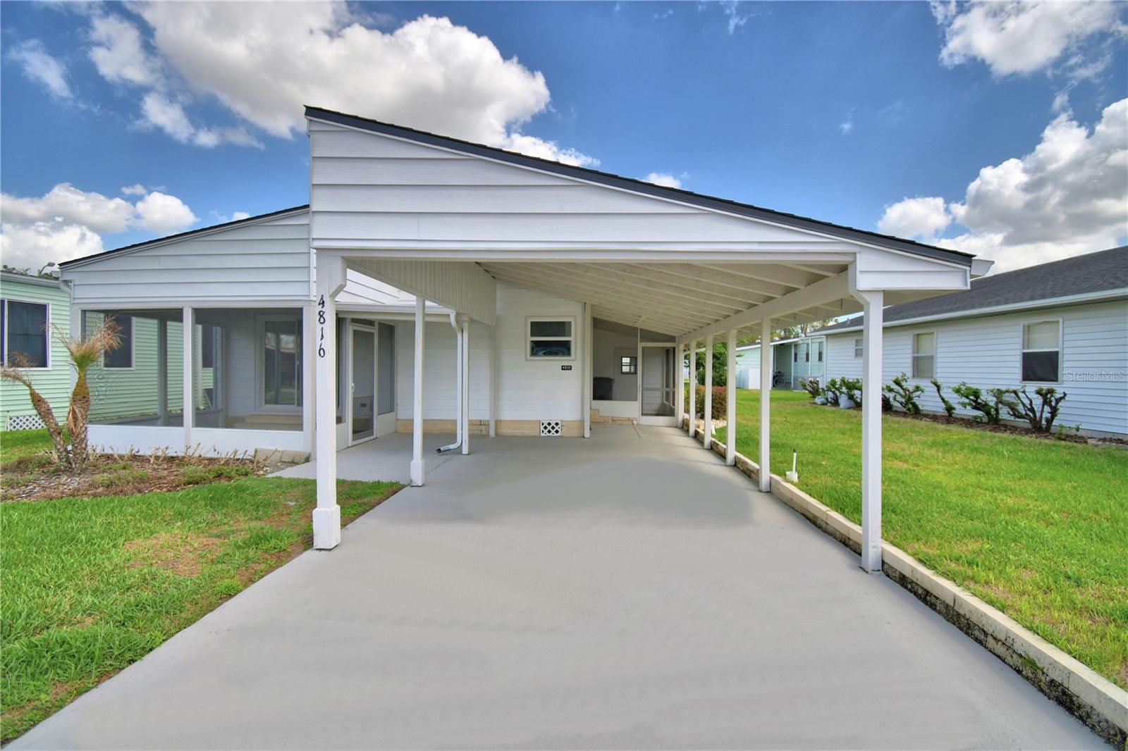 Listing photo 1 for 4816 Goldenview Ln