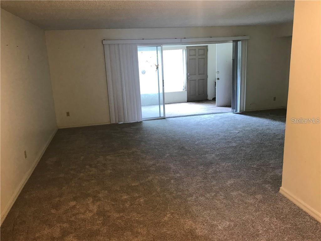 Listing photo 3 for 1100 Martinique Dr #117