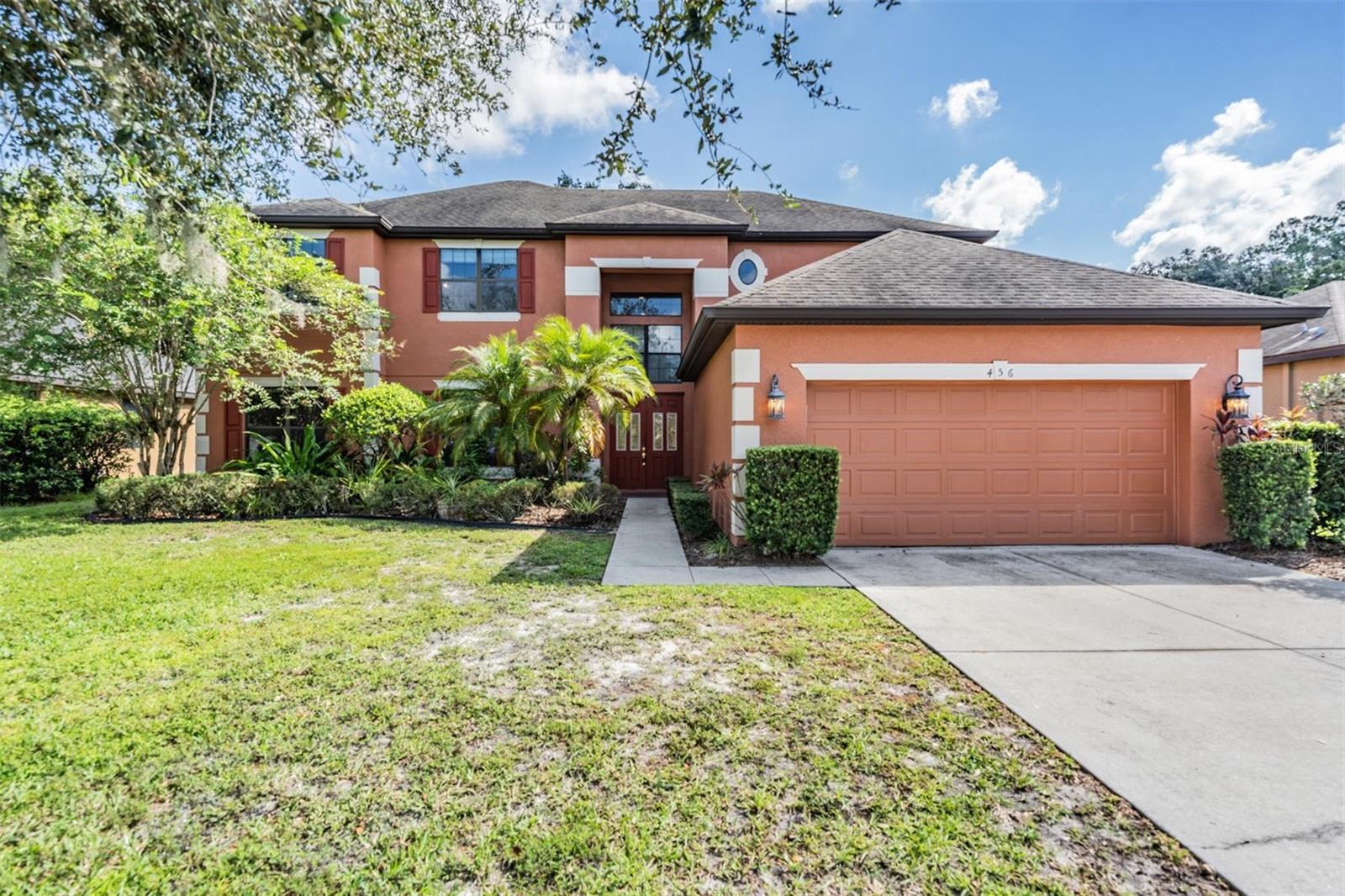 Listing photo 1 for 456 Oak Landing Blvd