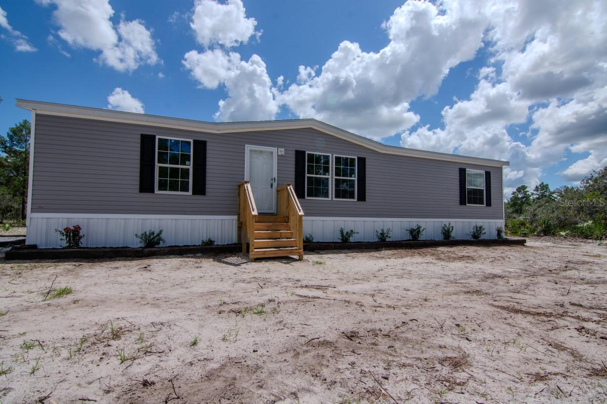 Listing photo 1 for 192 Freedom Dr