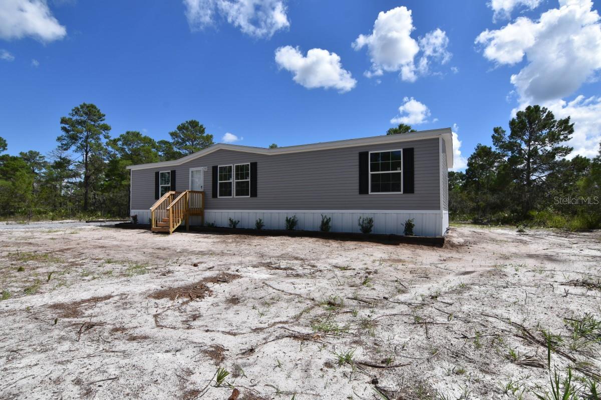 Listing photo 2 for 192 Freedom Dr