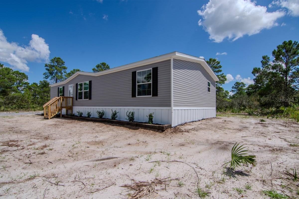 Listing photo 3 for 192 Freedom Dr