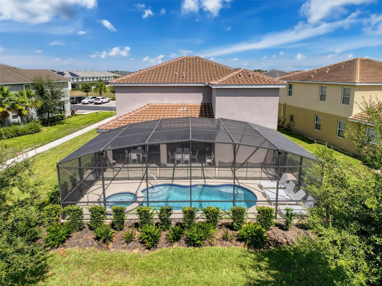 Listing photo 2 for 7511 Oakmoss Loop