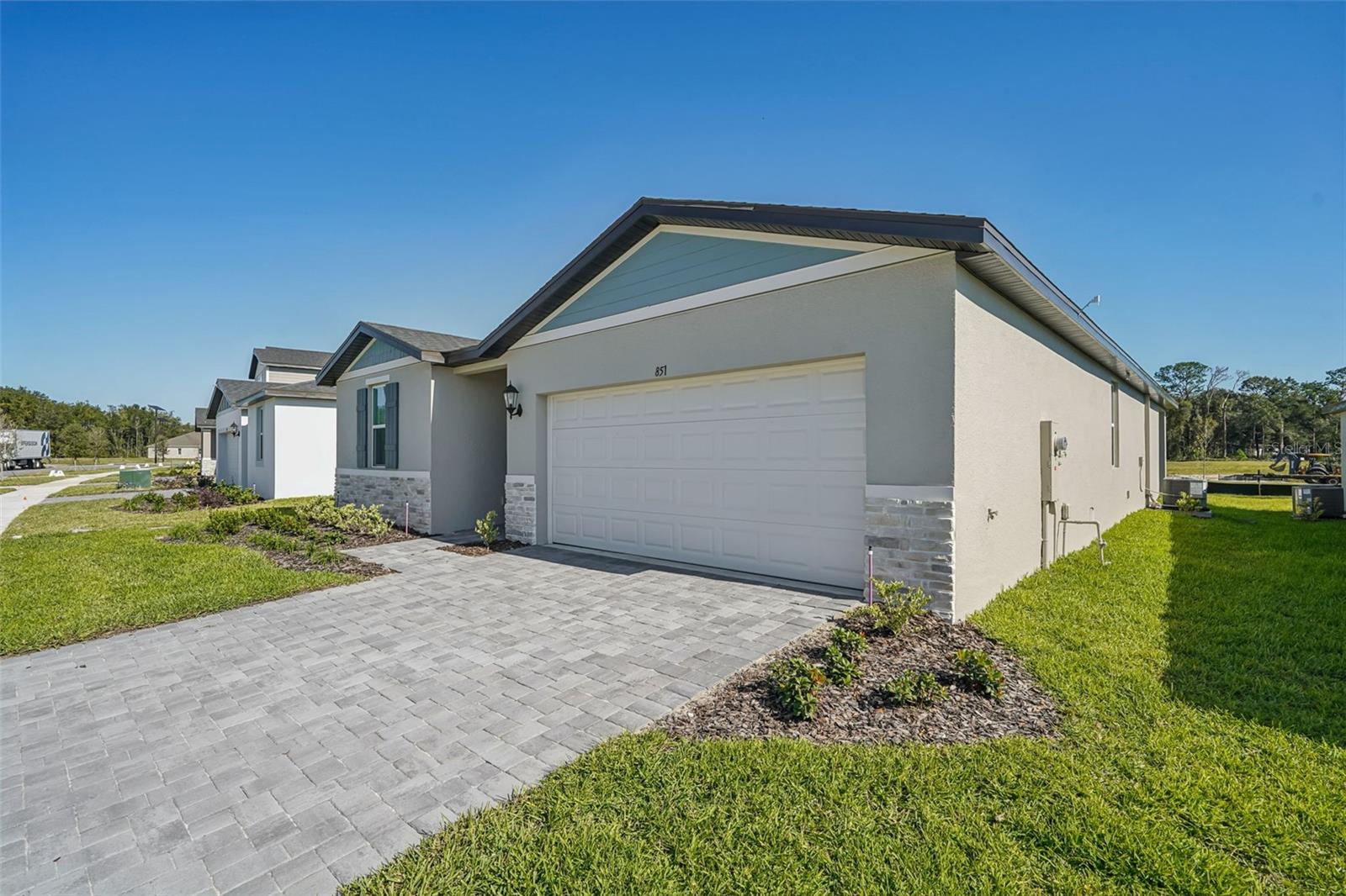 Listing photo 2 for 851 Sunshower Dr