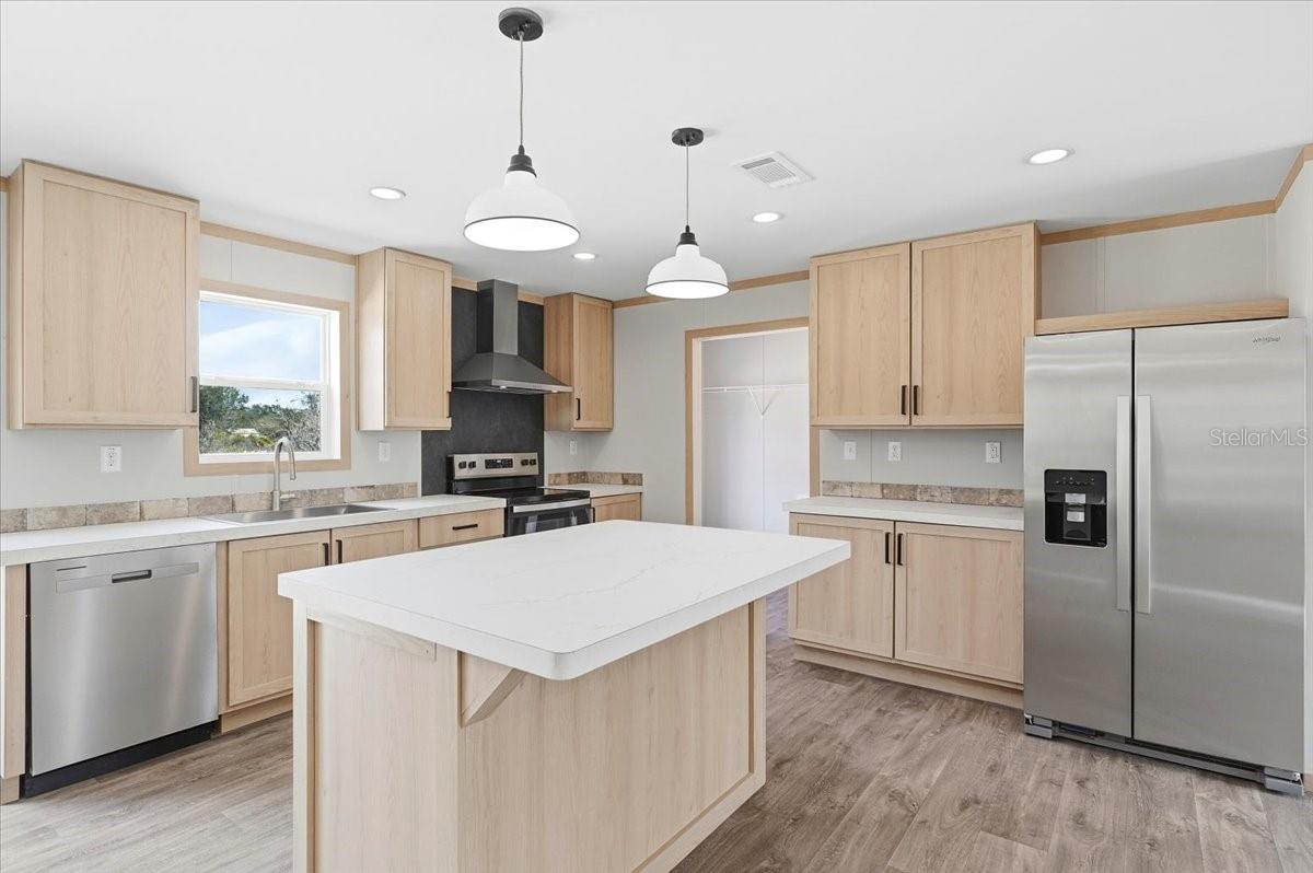 Listing photo 3 for 4510 Crows Bluff Ave