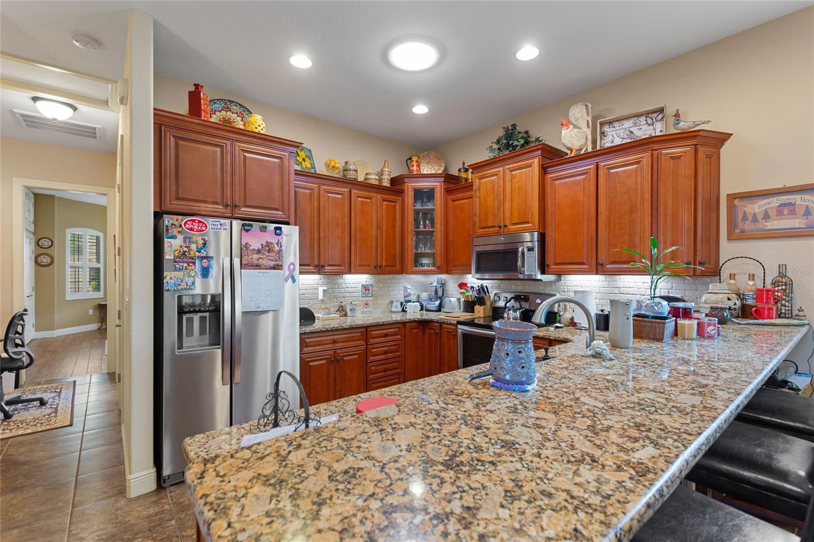 Listing photo 2 for 548 Narrow Pond Rd