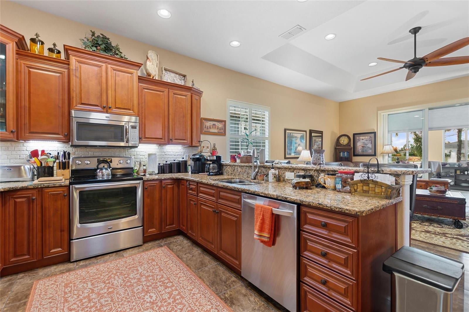 Listing photo 3 for 548 Narrow Pond Rd
