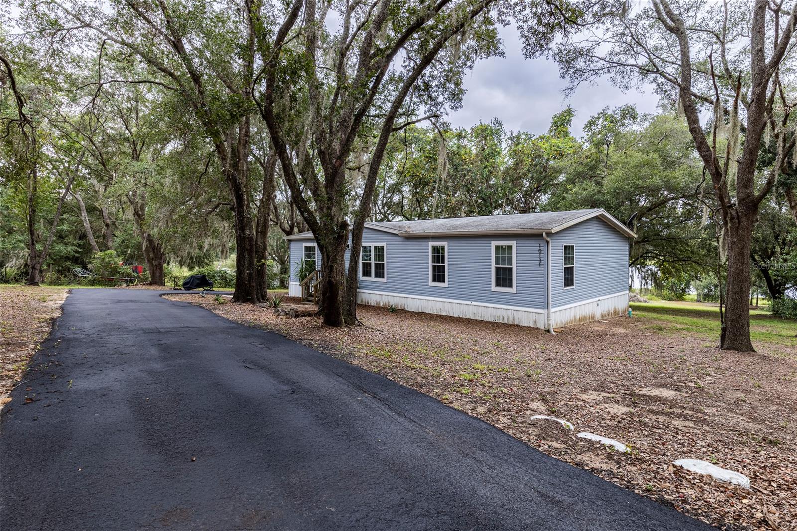 Listing photo 2 for 10135 N Em En El Grove Rd