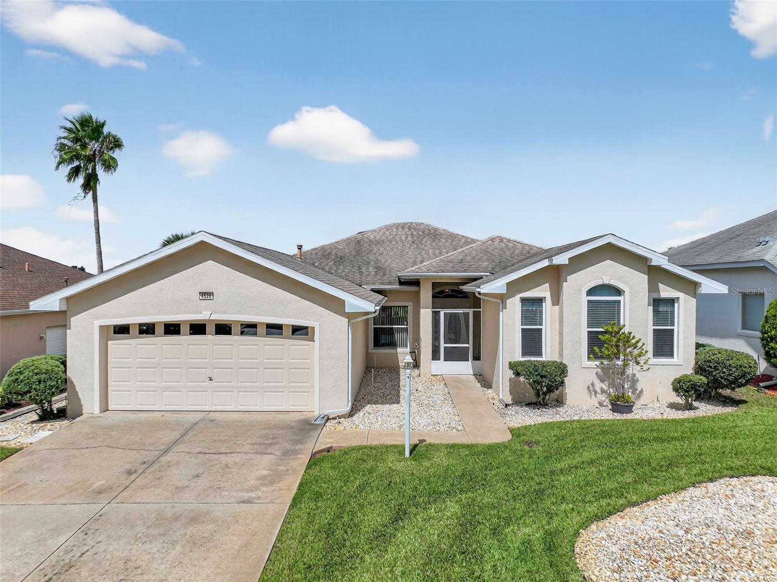 Listing photo 2 for 4528 Glen Coe St