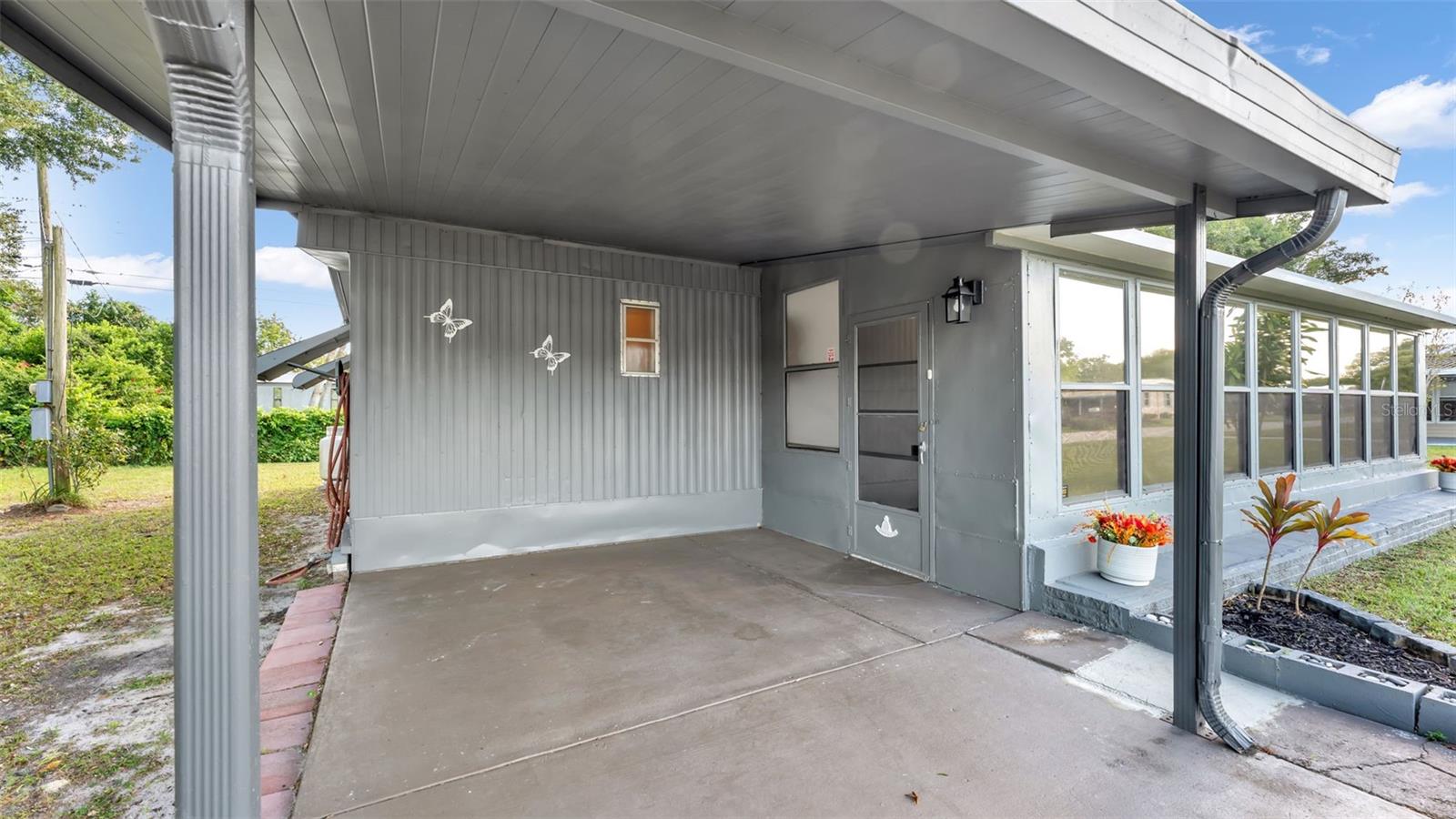Listing photo 2 for 203 Janet Ln