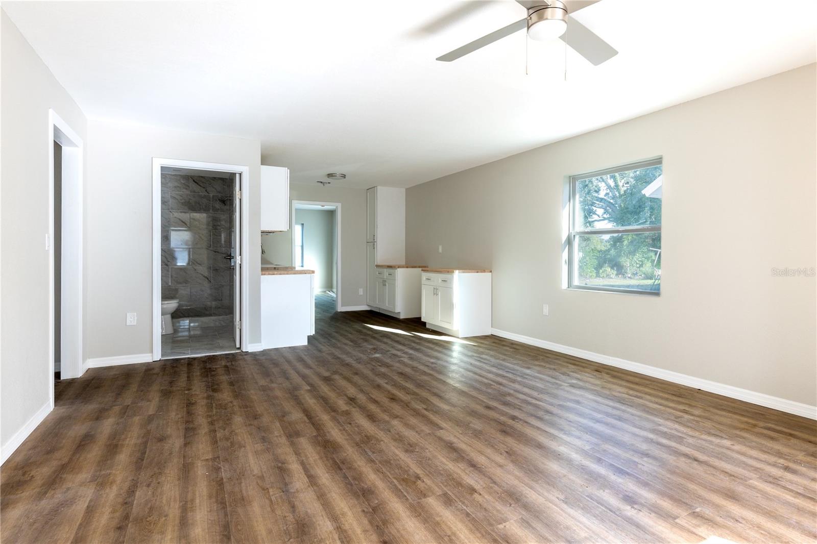 Listing photo 2 for 1740 2nd St Ne