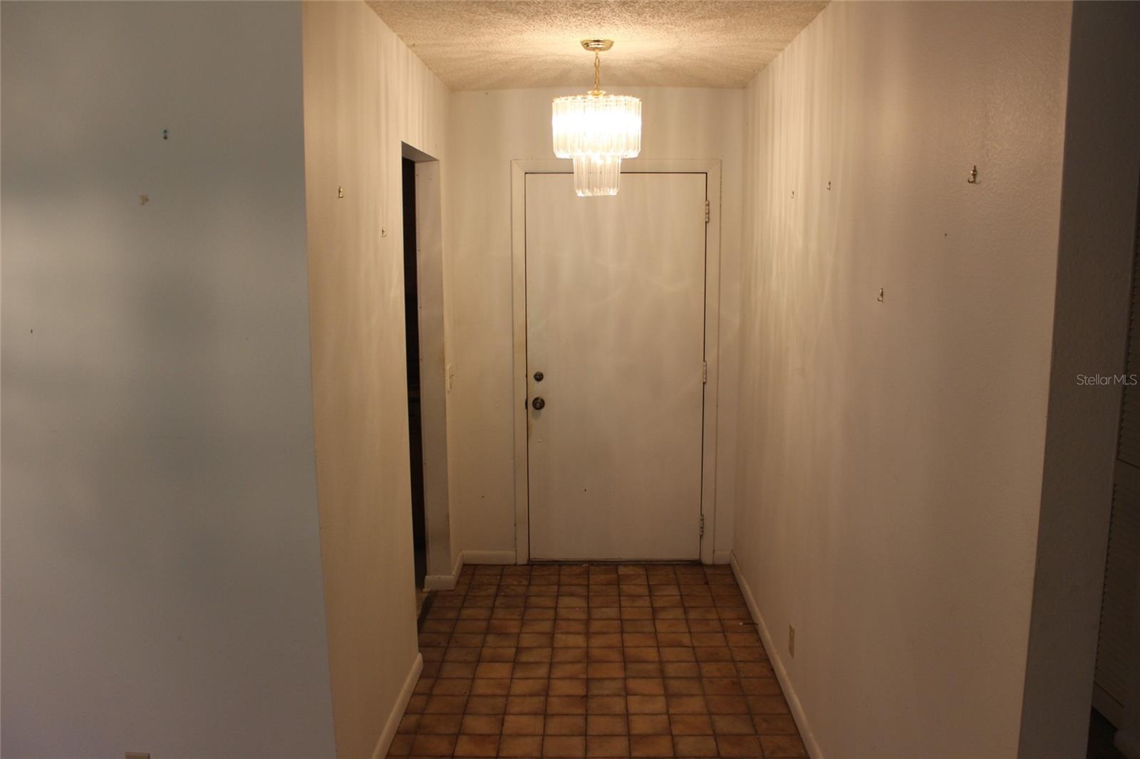 Listing photo 3 for 649 Broadmoor Cir