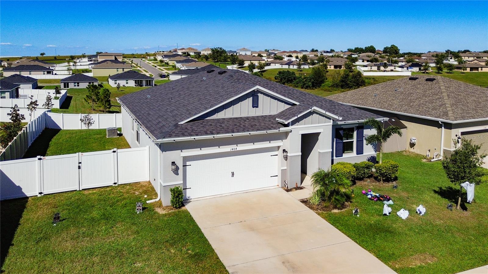 Listing photo 2 for 1404 Geranium Dr