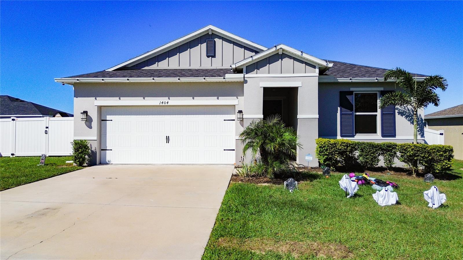 Listing photo 1 for 1404 Geranium Dr