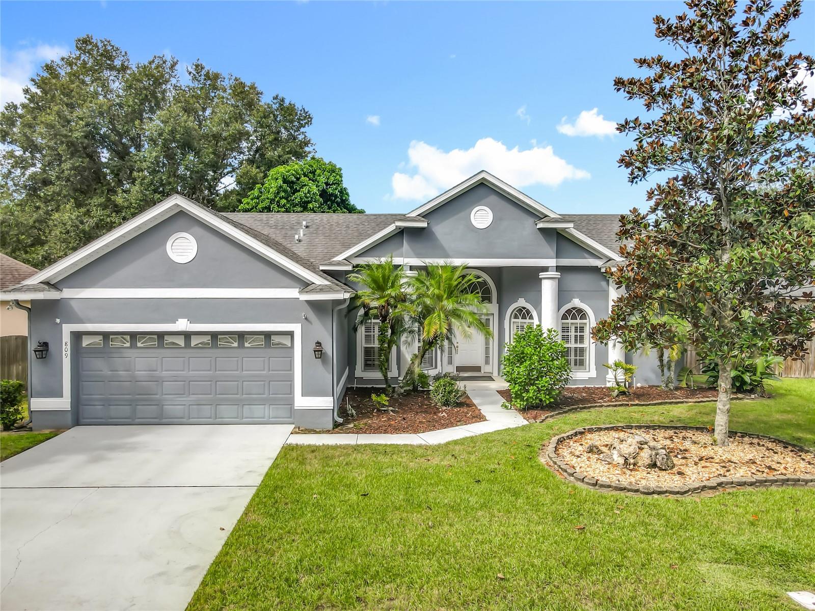 Listing photo 1 for 809 Muirfield Cir