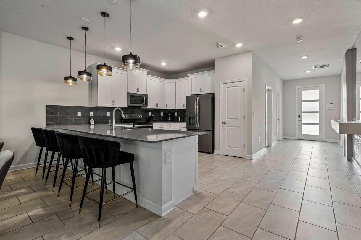 Listing photo 3 for 2830 Storey Cove Ave