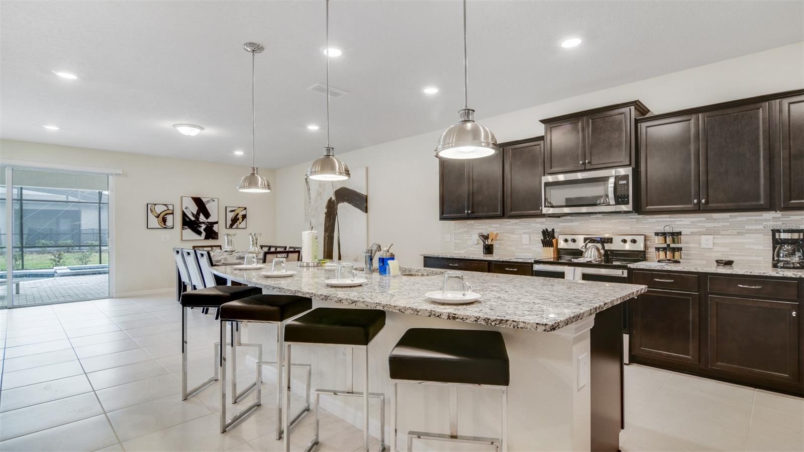 Listing photo 3 for 3005 Mahalo Dr