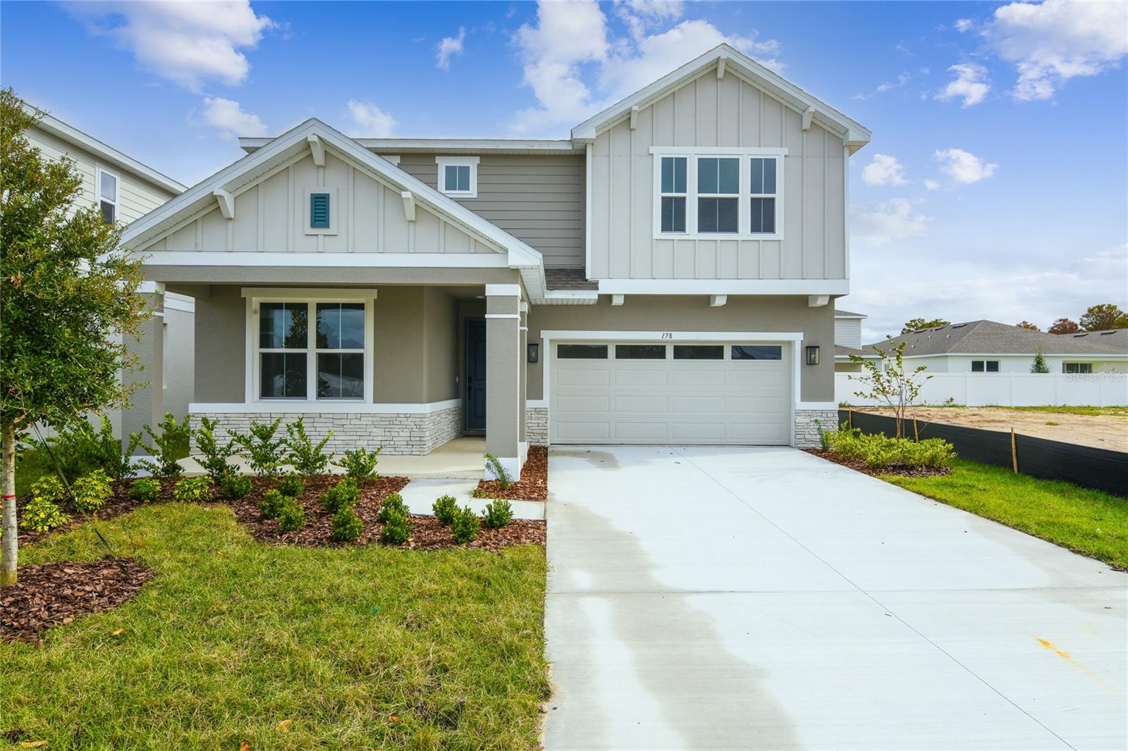 Listing photo 2 for 178 Blue Star Ct