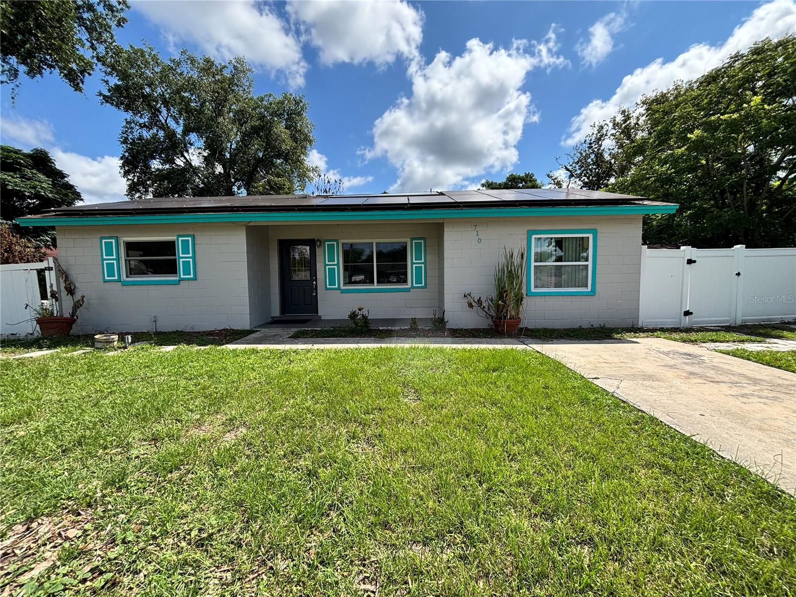 Listing photo 1 for 710 East Ct