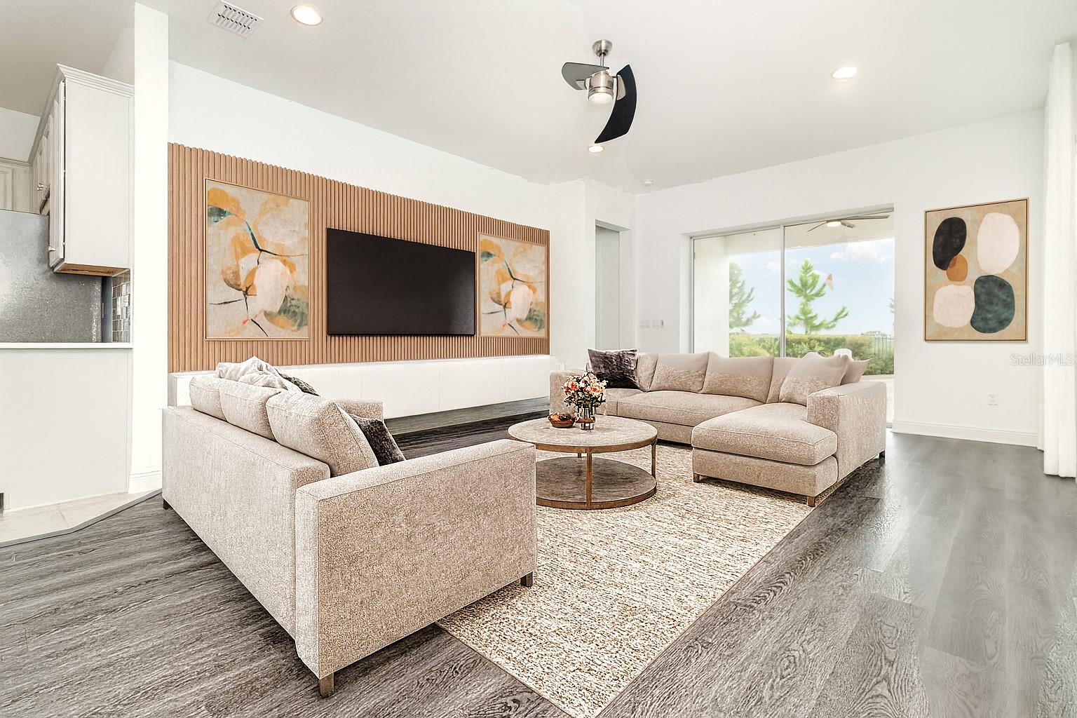 Listing photo 3 for 15701 Vetta Dr