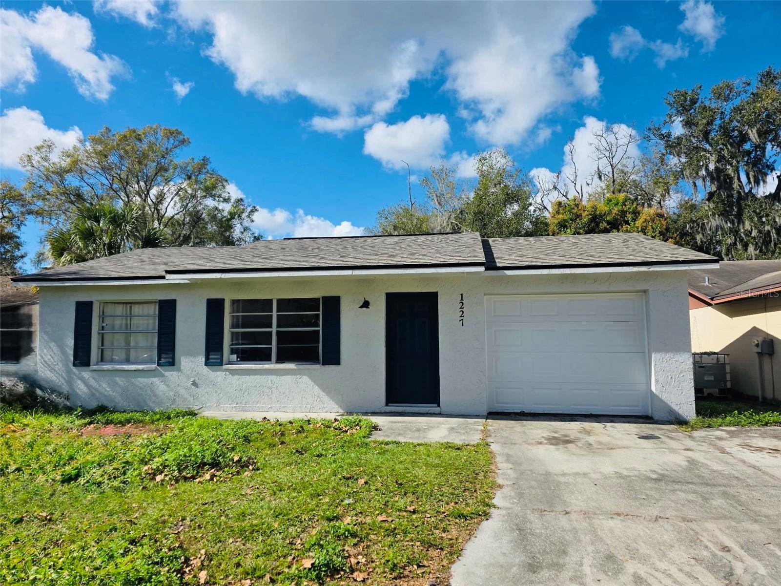 Listing photo 1 for 1227 Waterview Blvd W