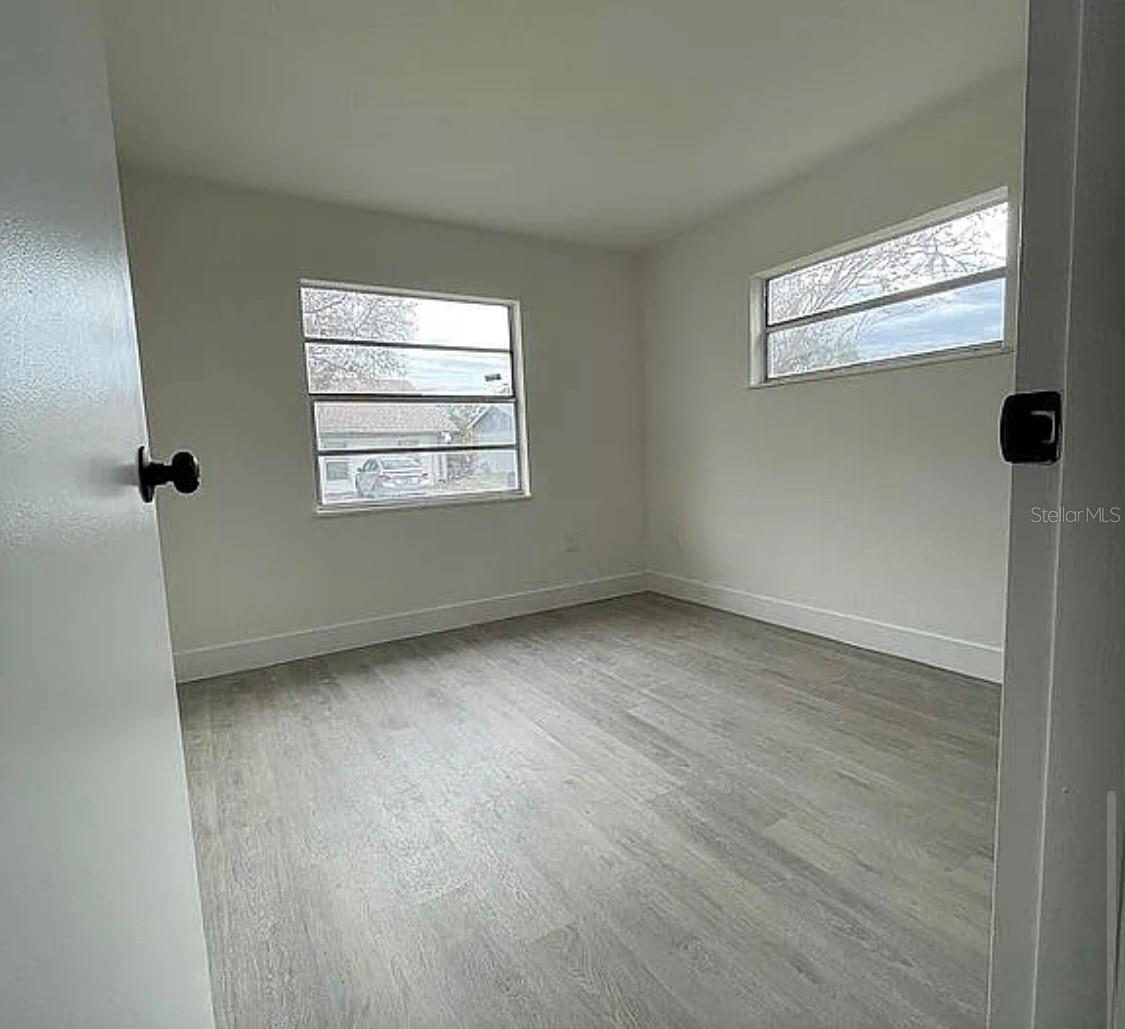 Listing photo 2 for 1227 Waterview Blvd W