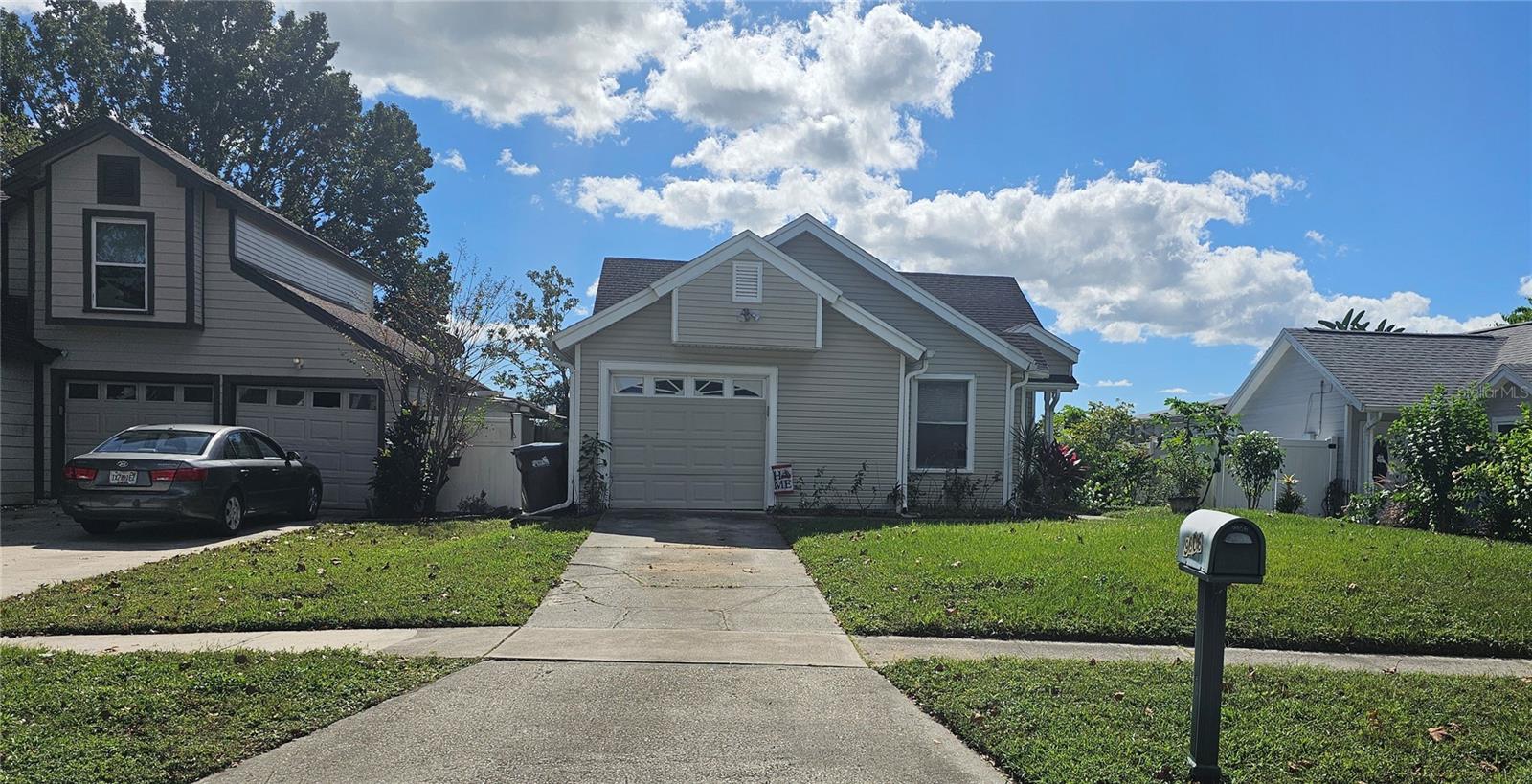 Listing photo 2 for 9906 Surrey Ridge Rd