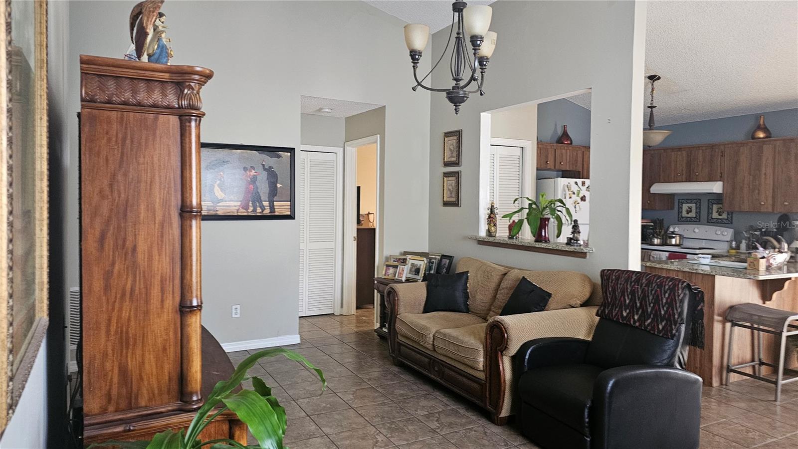 Listing photo 3 for 9906 Surrey Ridge Rd