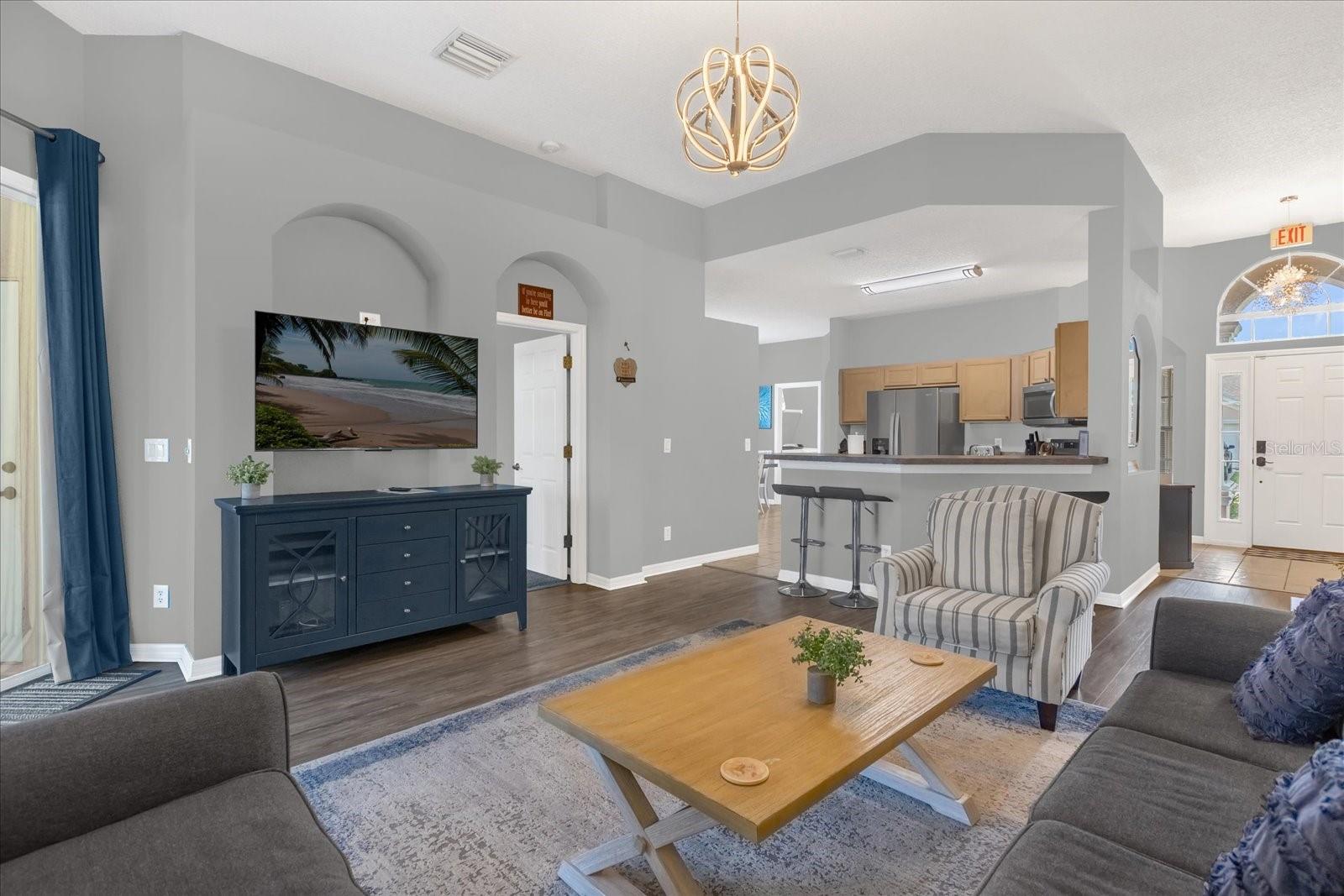 Listing photo 3 for 246 Montara Dr