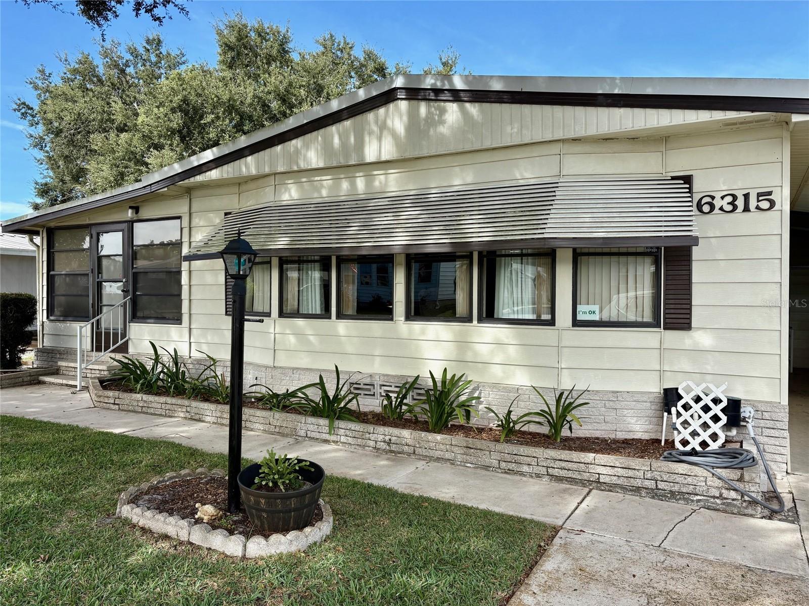 Listing photo 1 for 6315 Grove Pointe Dr Se