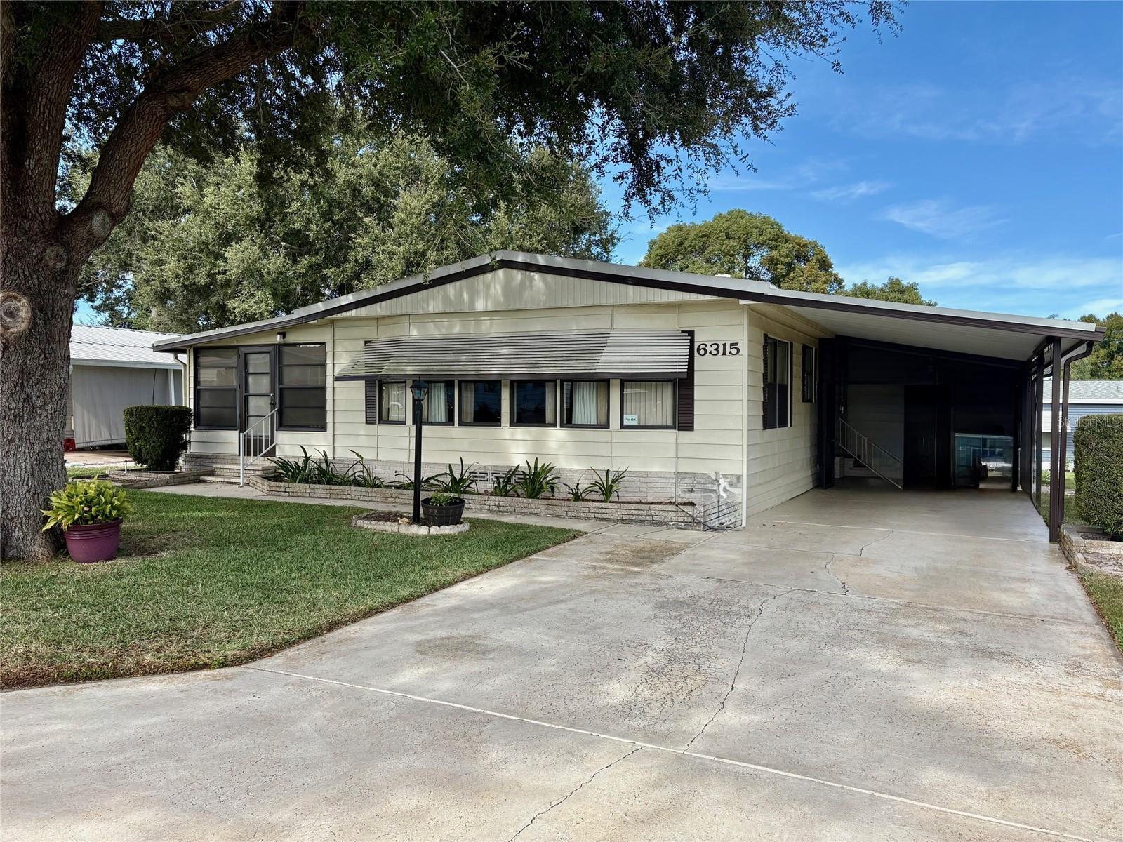 Listing photo 3 for 6315 Grove Pointe Dr Se