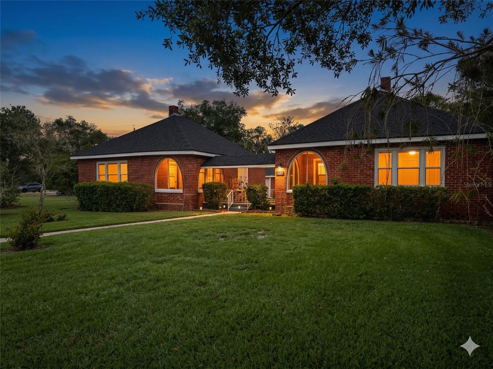 Listing photo 1 for 425 E Sessoms Ave