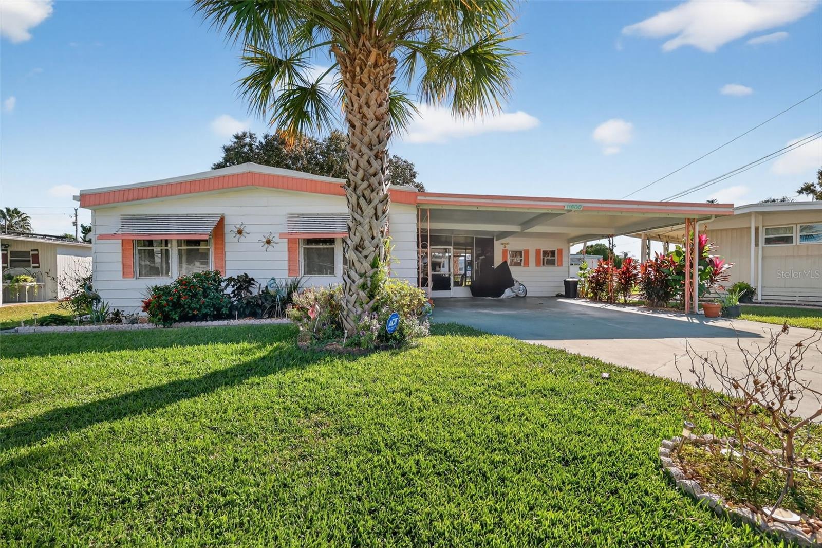 Listing photo 1 for 11600 Magnolia Ave