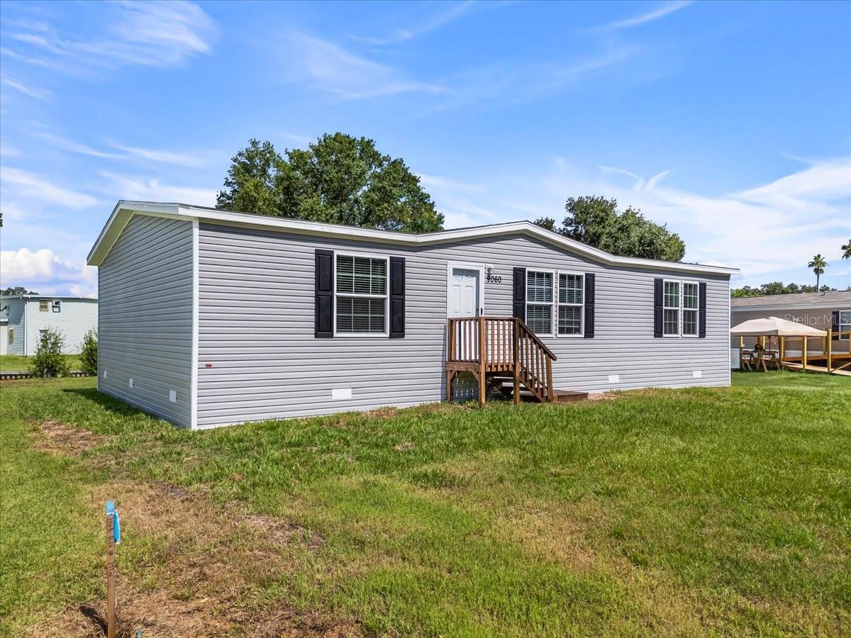 Listing photo 1 for 54 Oakridge Dr
