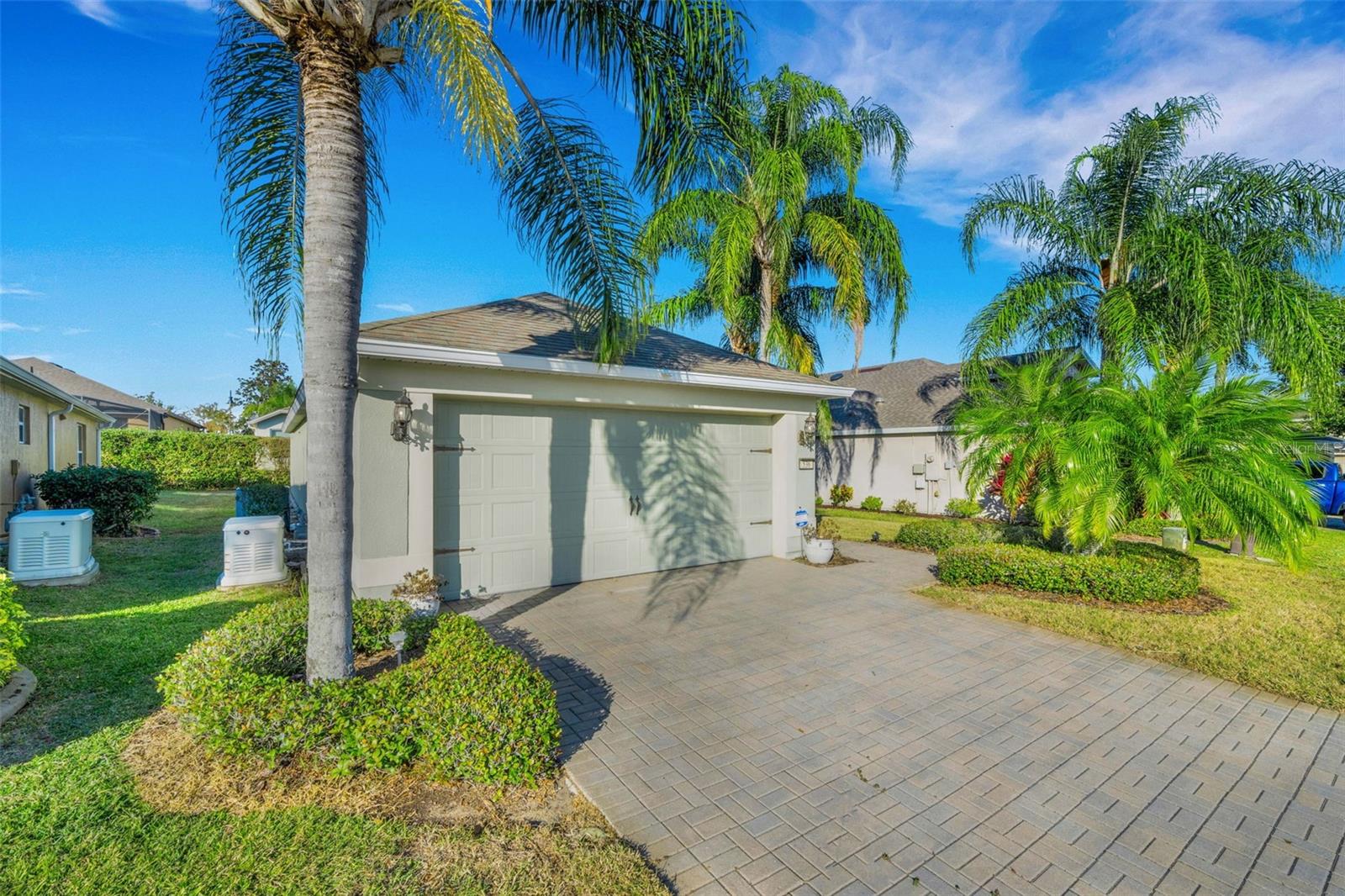 Listing photo 3 for 536 Arena Dr