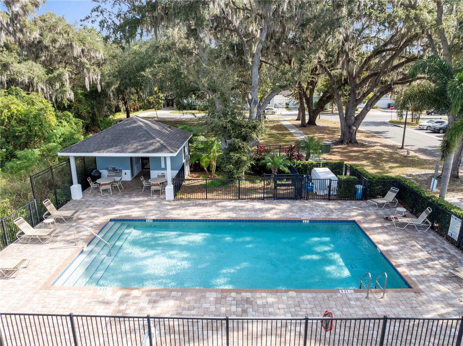 Photo 33