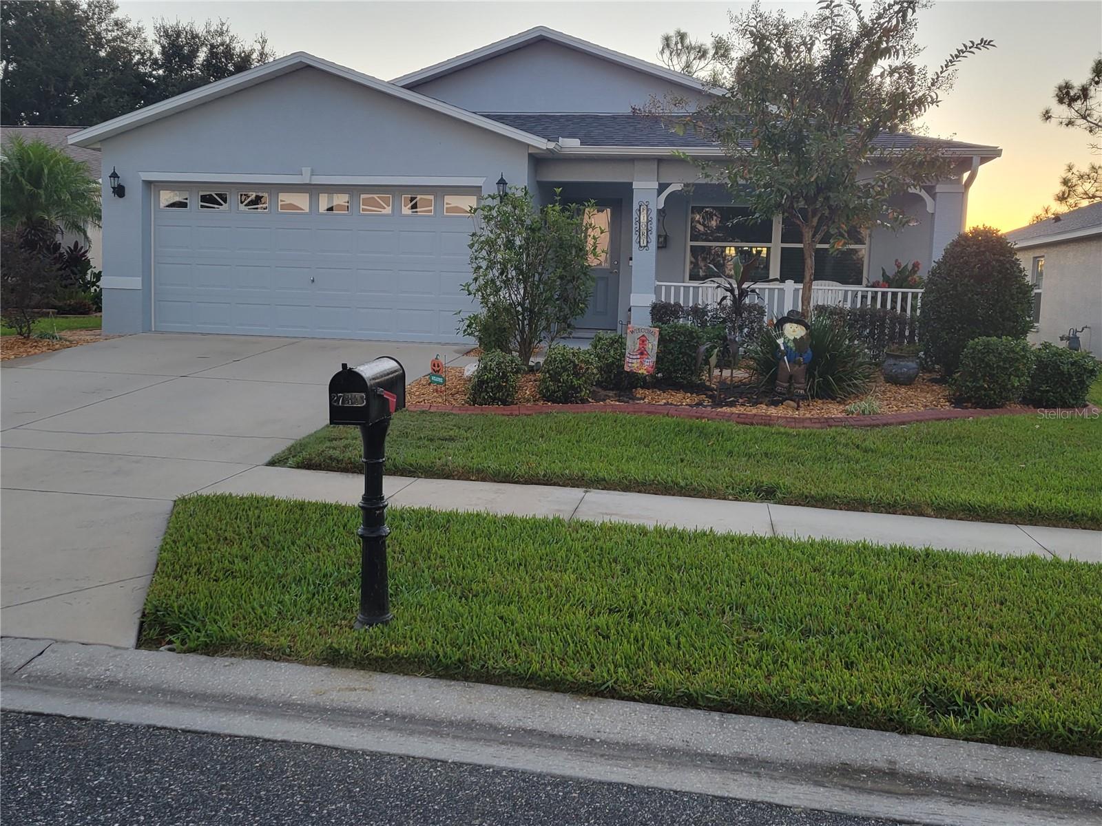 Listing photo 1 for 27343 Roanoke Dr