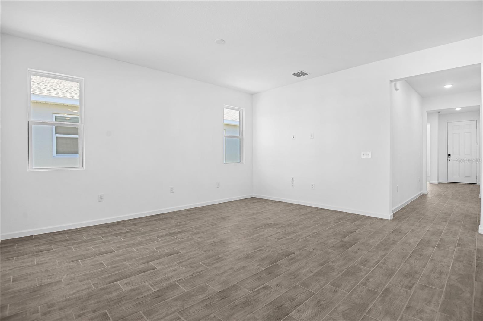 Listing photo 3 for 5351 Mickey Ave