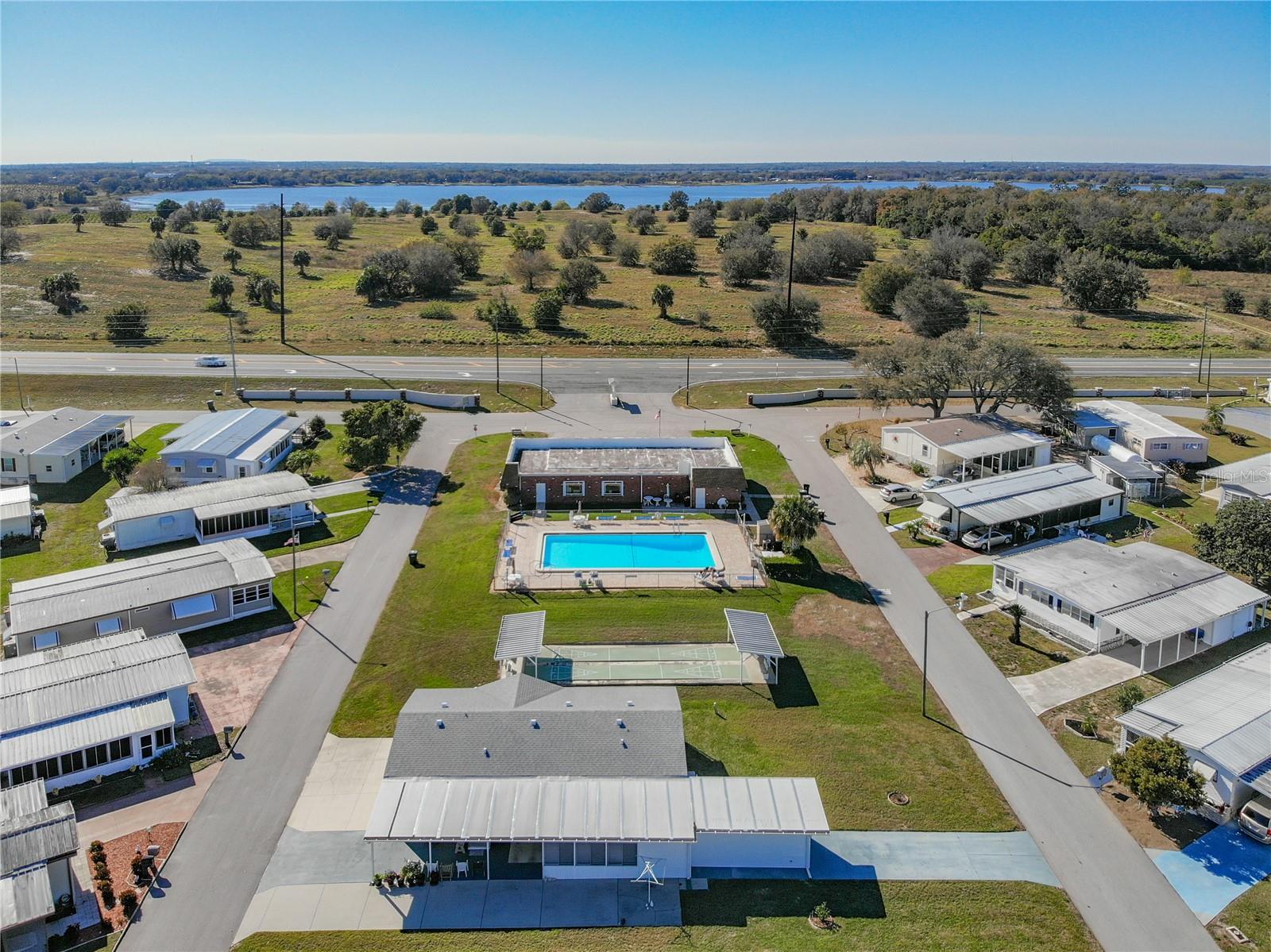 Listing photo 2 for 157 Orangewood Dr